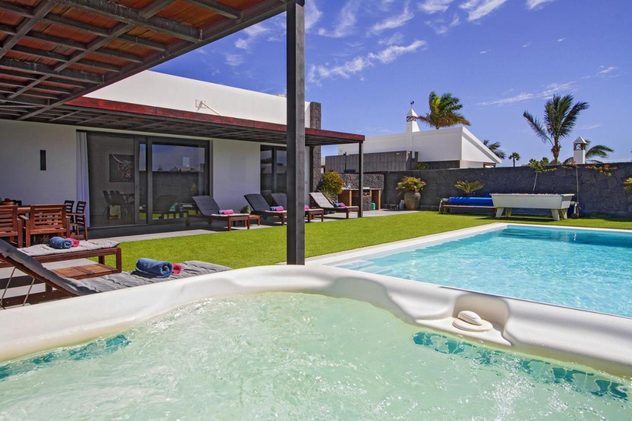 Luxury Los Mojones Villa Short Walk To Old Town Private Heated Pool Villa Los Mojones Angie Puerto Del Carmen Tías Exteriér fotografie