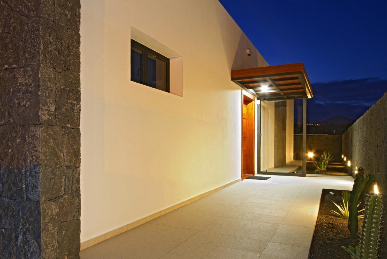 Luxury Los Mojones Villa Short Walk To Old Town Private Heated Pool Villa Los Mojones Angie Puerto Del Carmen Tías Exteriér fotografie