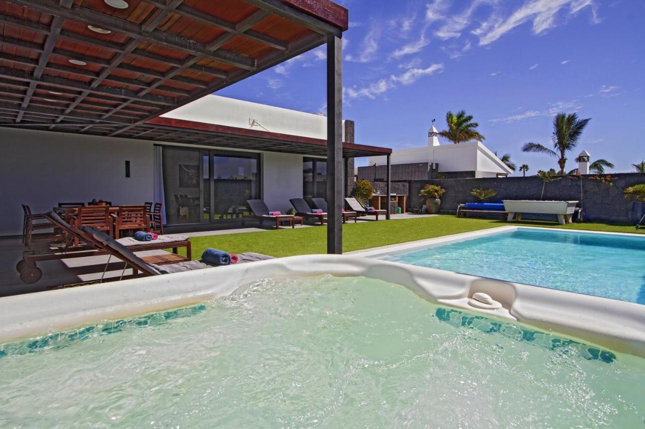 Luxury Los Mojones Villa Short Walk To Old Town Private Heated Pool Villa Los Mojones Angie Puerto Del Carmen Tías Exteriér fotografie