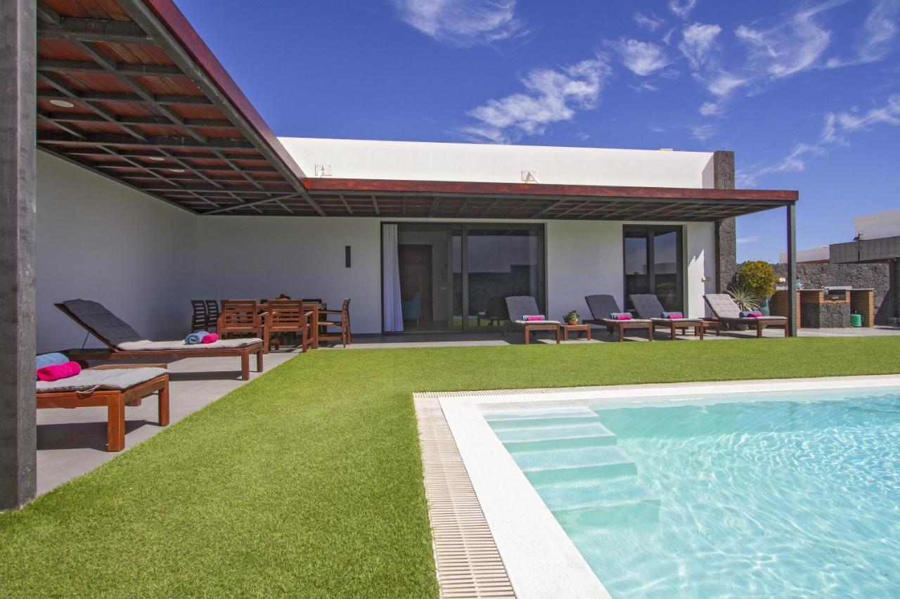Luxury Los Mojones Villa Short Walk To Old Town Private Heated Pool Villa Los Mojones Angie Puerto Del Carmen Tías Exteriér fotografie