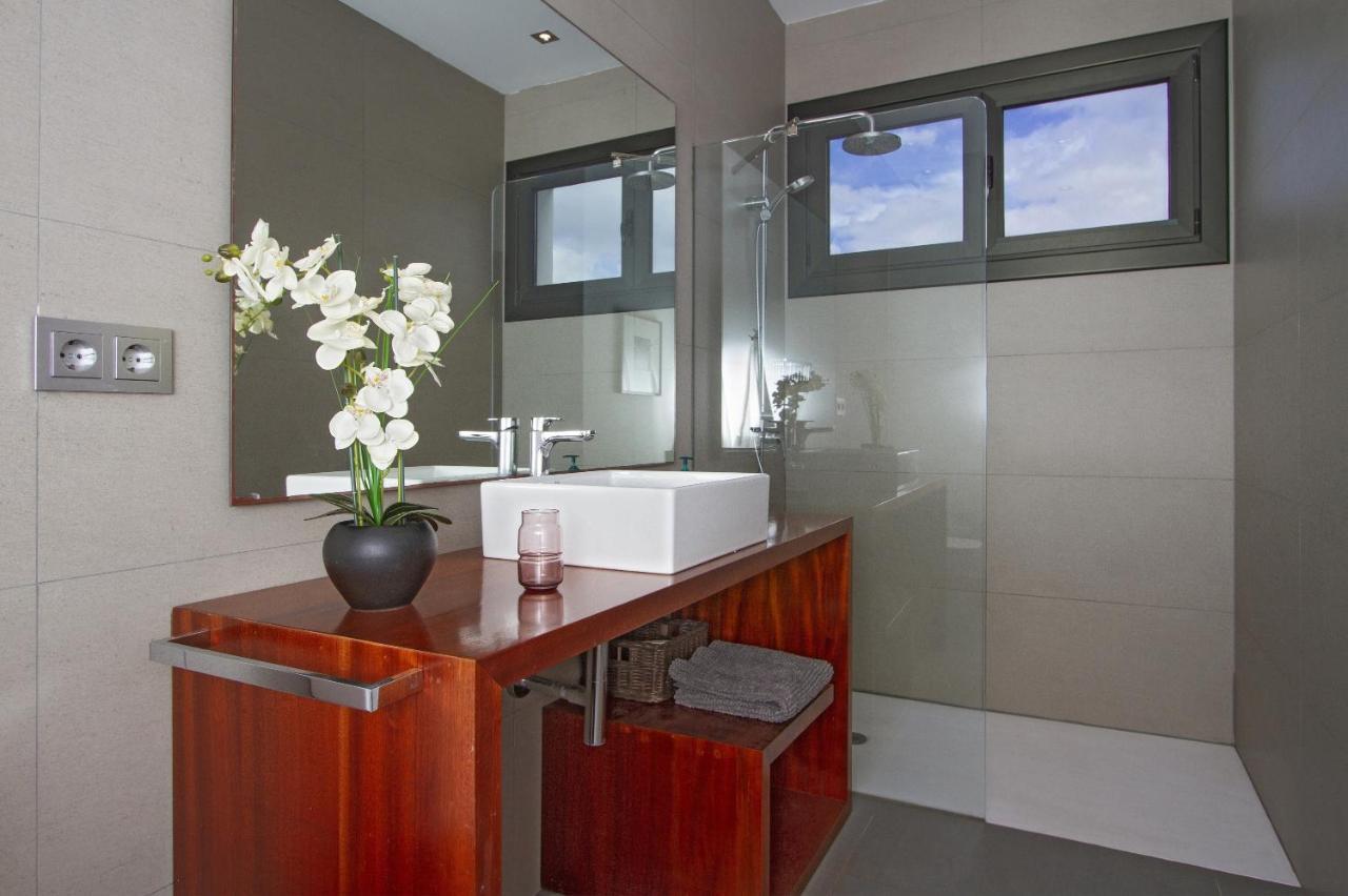 Luxury Los Mojones Villa Short Walk To Old Town Private Heated Pool Villa Los Mojones Angie Puerto Del Carmen Tías Exteriér fotografie