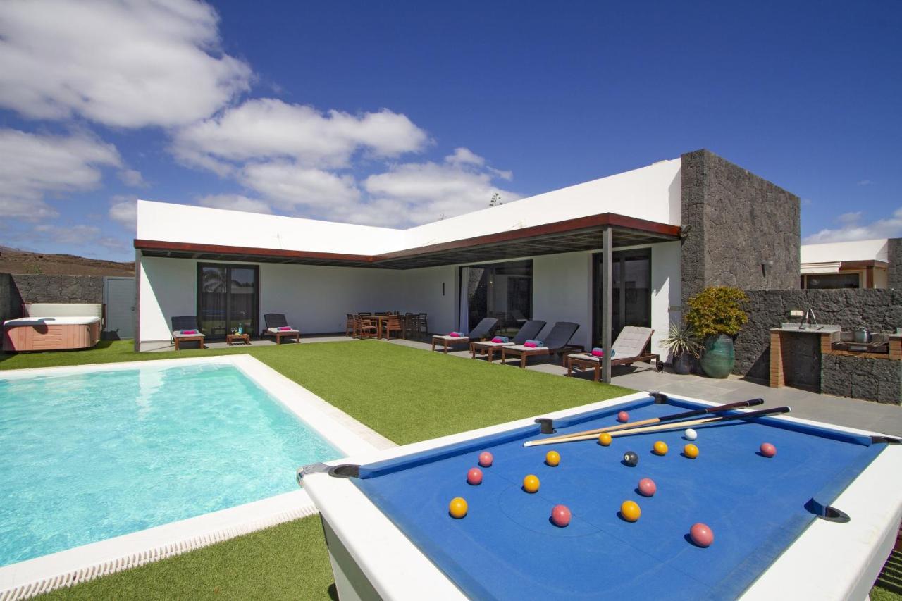 Luxury Los Mojones Villa Short Walk To Old Town Private Heated Pool Villa Los Mojones Angie Puerto Del Carmen Tías Exteriér fotografie